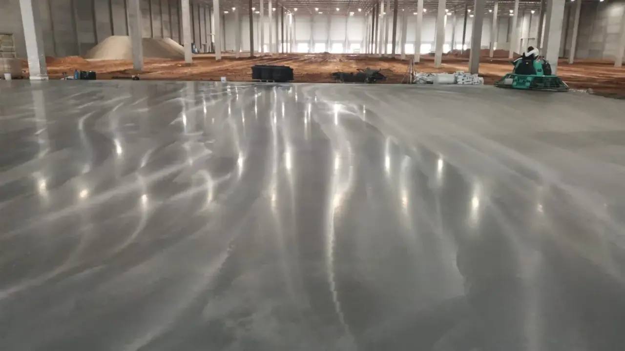 Заливка полов в паркинге ТЦ Ульяновск 30000 м²